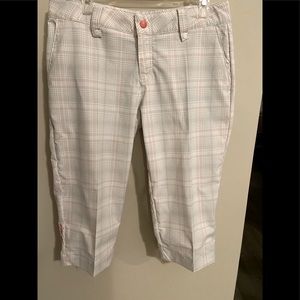 🏌️‍♀️Under Armor Golfing Capris NWOT